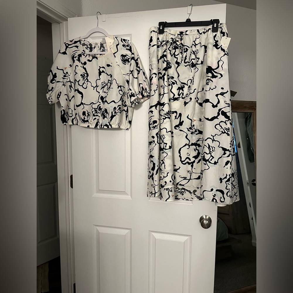 Two piece skirt and top. Both XL